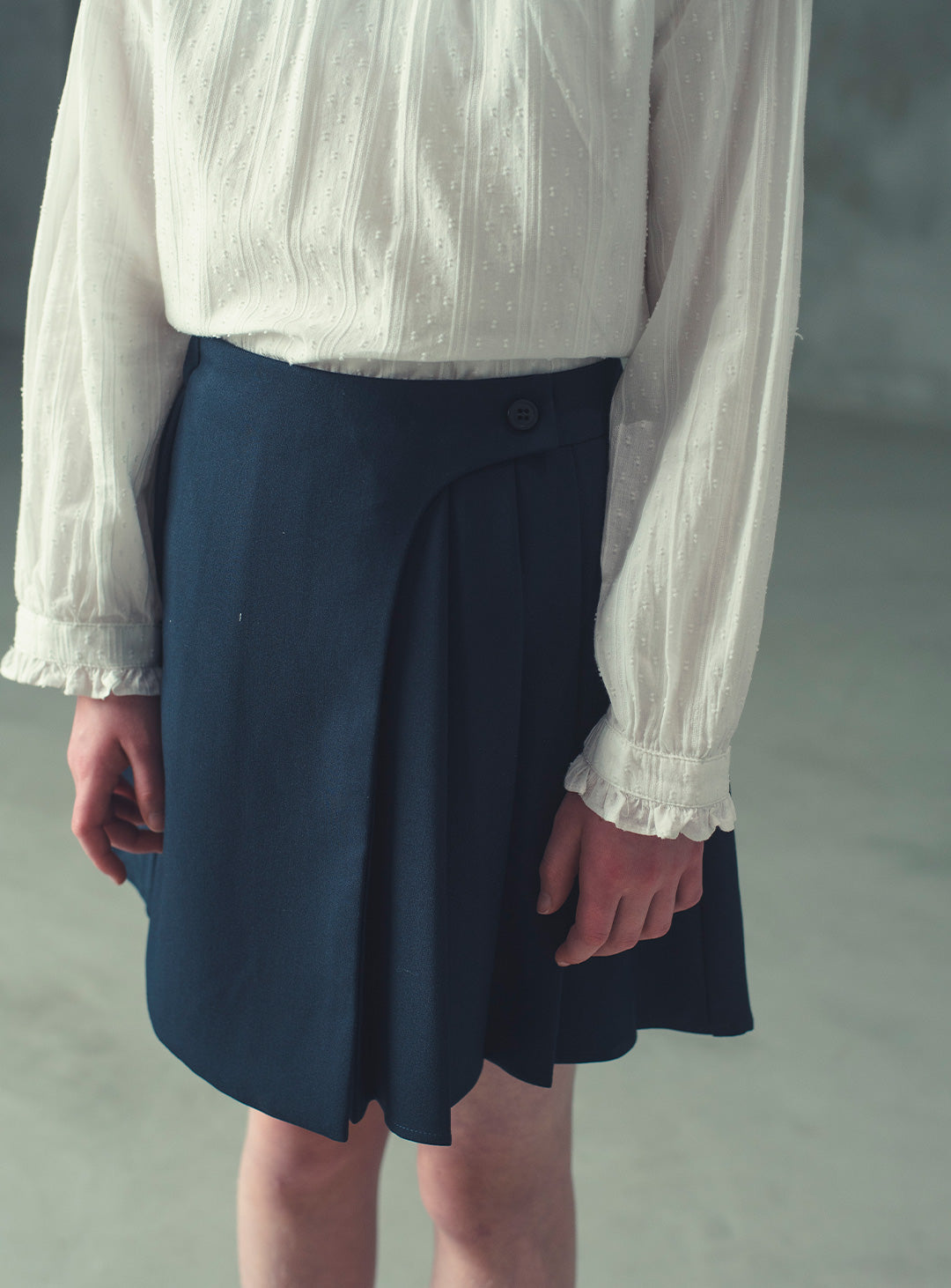 K250310 - フリルネックコットンブラウス