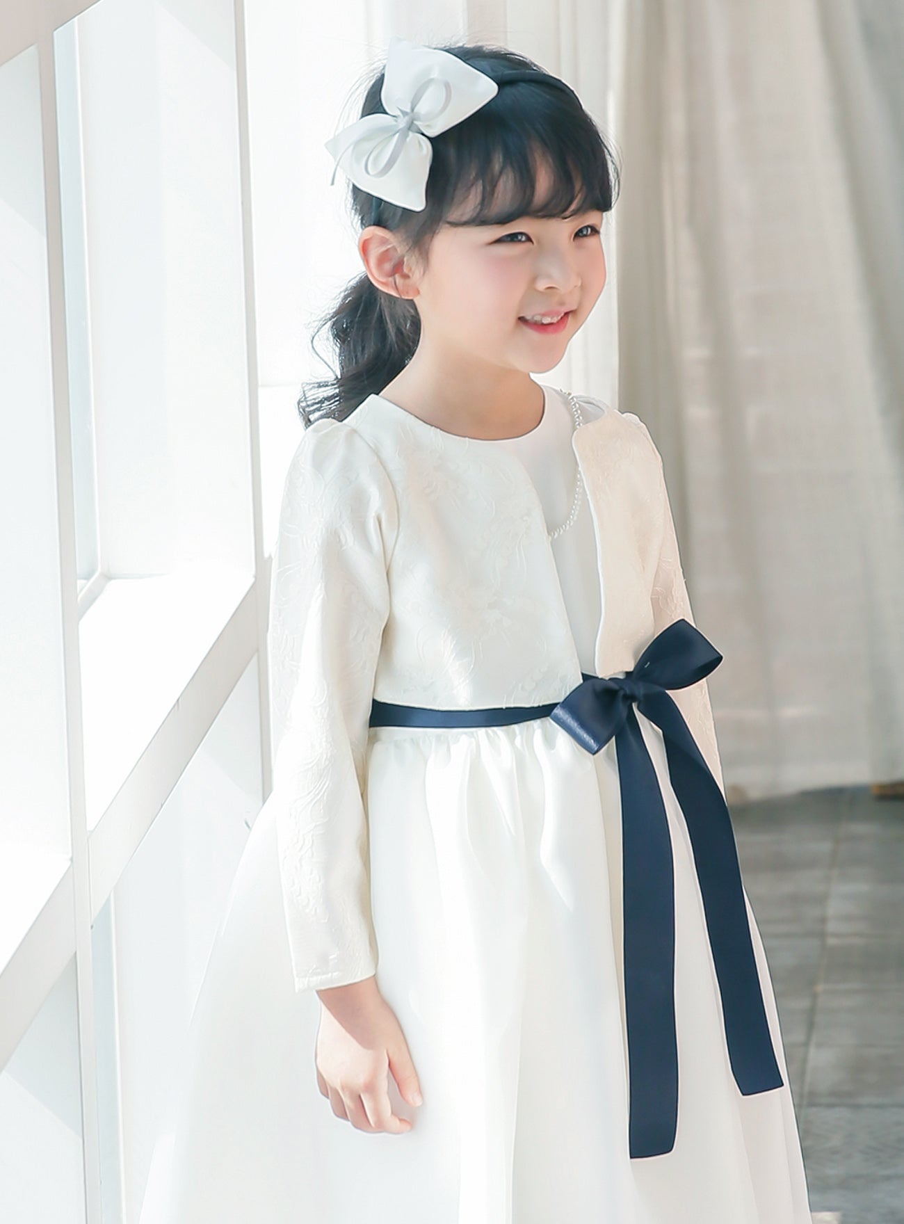 子供ドレス発表会・結婚式・おしゃれなDRESCCOのエレボスホワイトドレス(ネイビー)の画像12