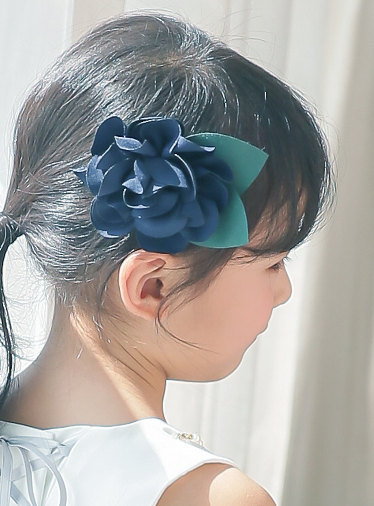 子供ドレス発表会・結婚式・おしゃれなDRESCCOのエレボスホワイトドレス(ネイビー)の画像14