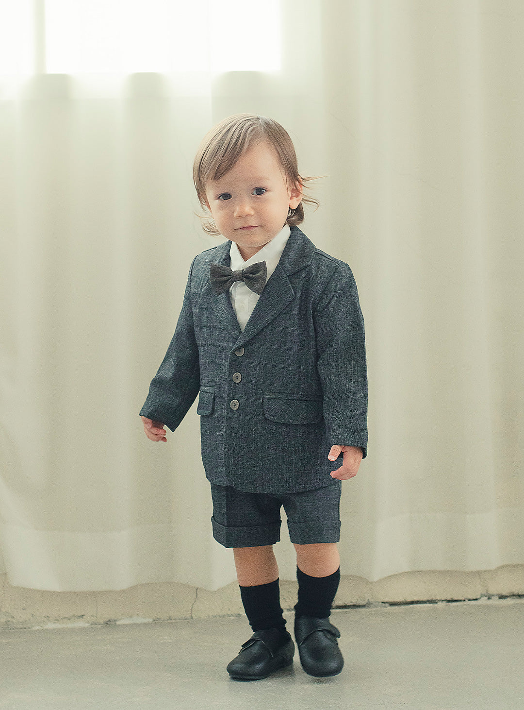 ドルチェ＆ガッバーナ 子供用スーツジャケット 、ノーブランドのズボン  