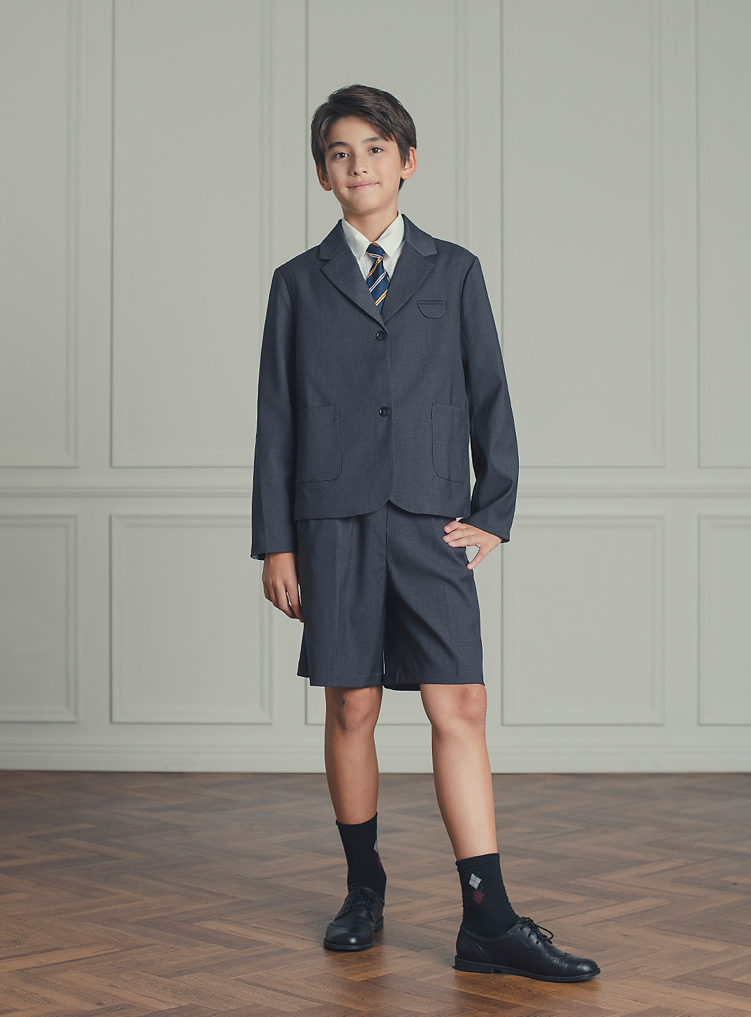 チャコールショートパンツスーツセット(ジャケット、半ズボン)