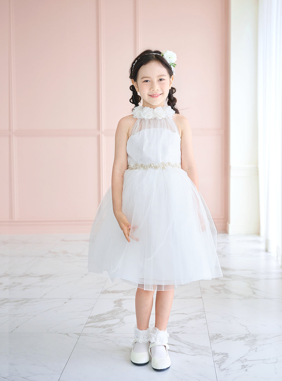 子供ドレス発表会・結婚式・おしゃれなDRESCCOのホワイトシフォンフラワーホルターネックドレスの画像1