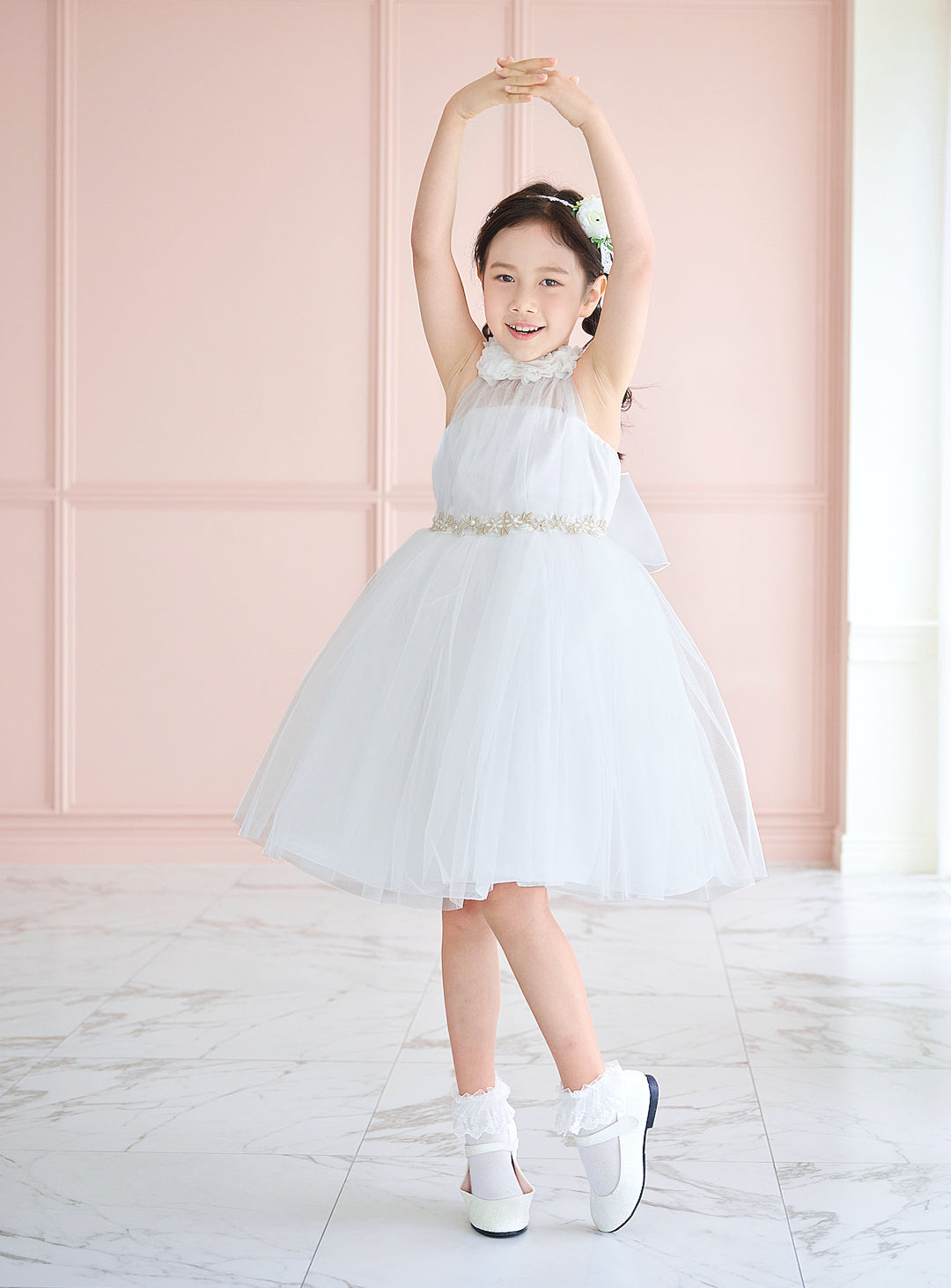 子供ドレス発表会・結婚式・おしゃれなDRESCCOのホワイトシフォンフラワーホルターネックドレスの画像4