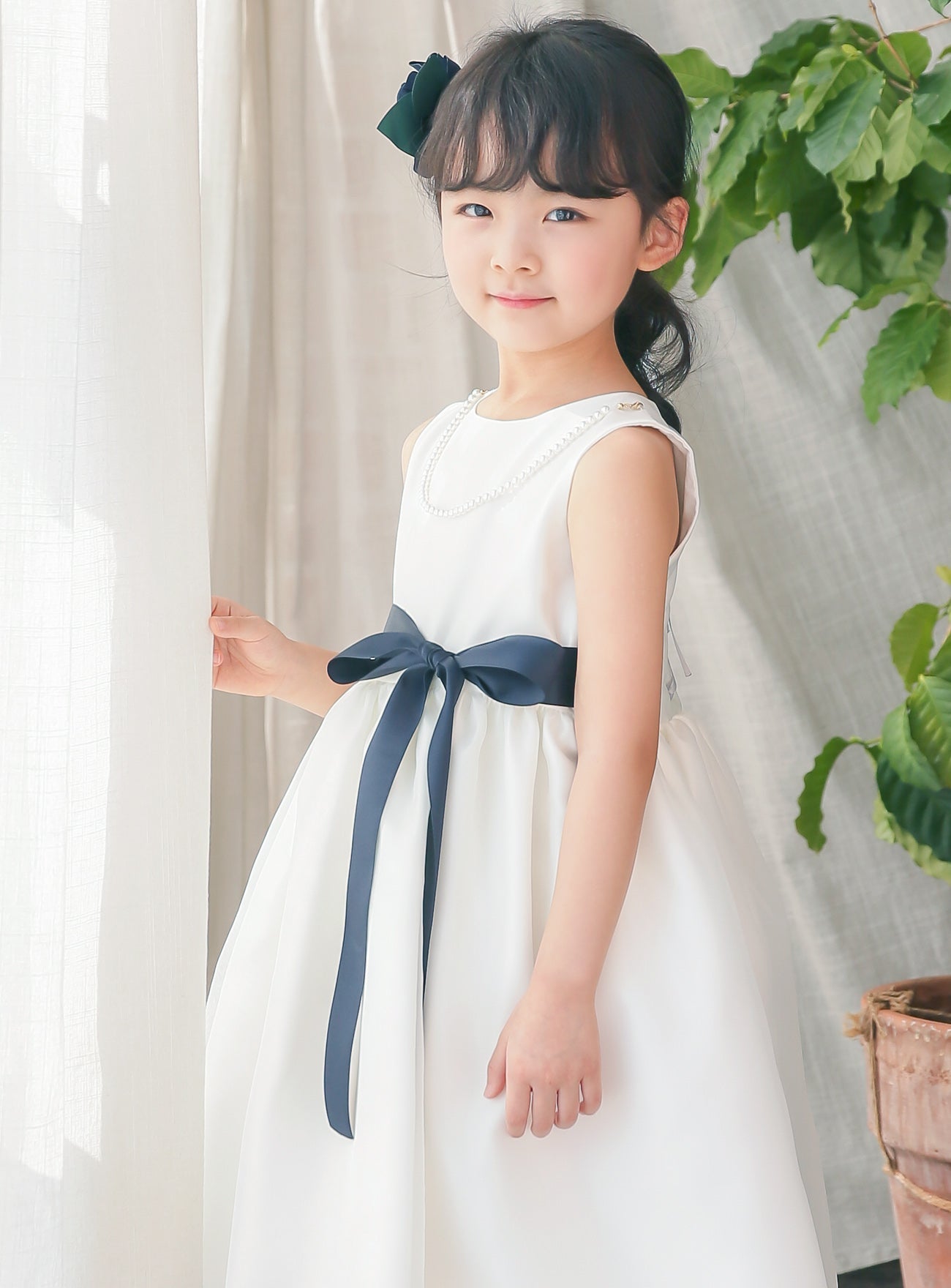 子供ドレス発表会・結婚式・おしゃれなDRESCCOのエレボスホワイトドレス(ネイビー)の画像8