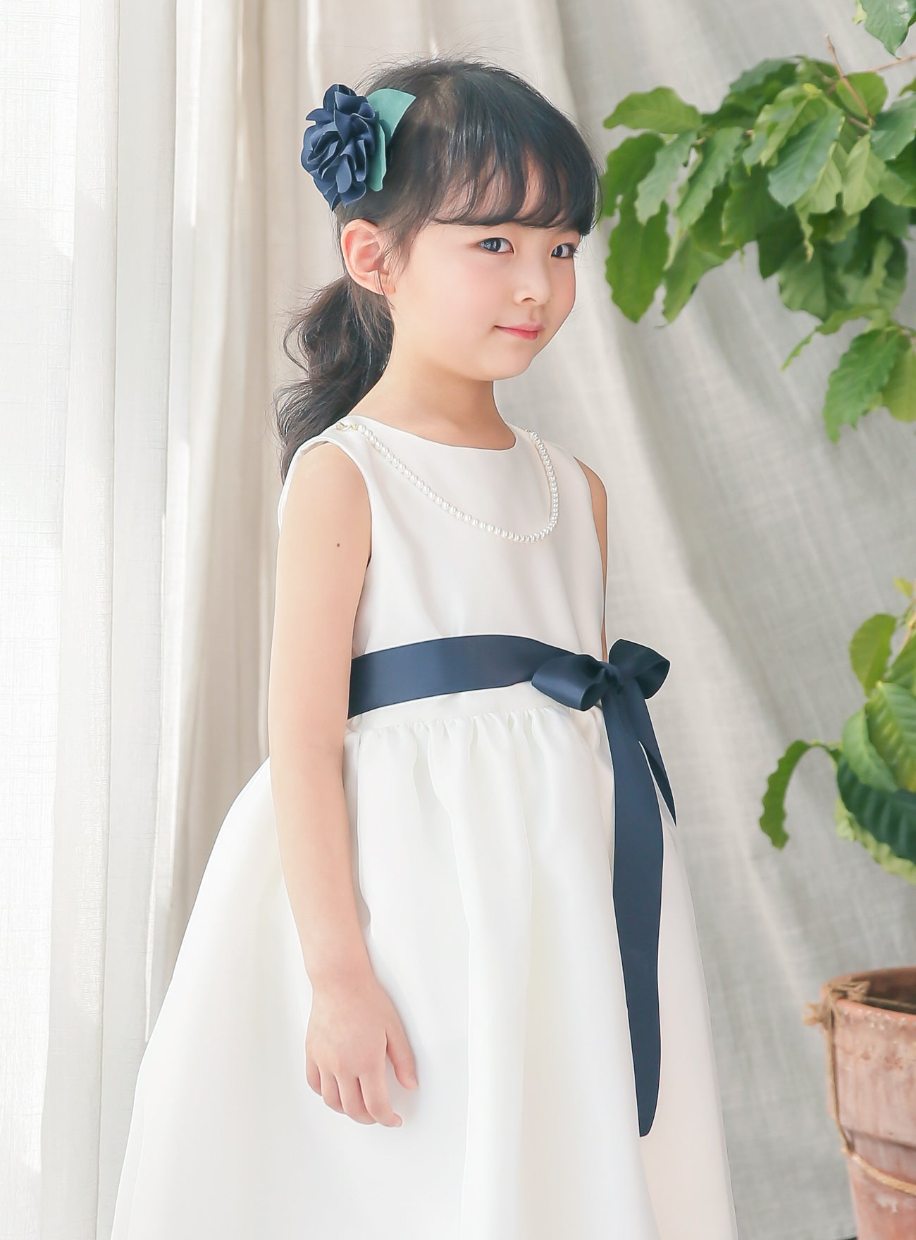 子供ドレス発表会・結婚式・おしゃれなDRESCCOのエレボスホワイトドレス(ネイビー)の画像7