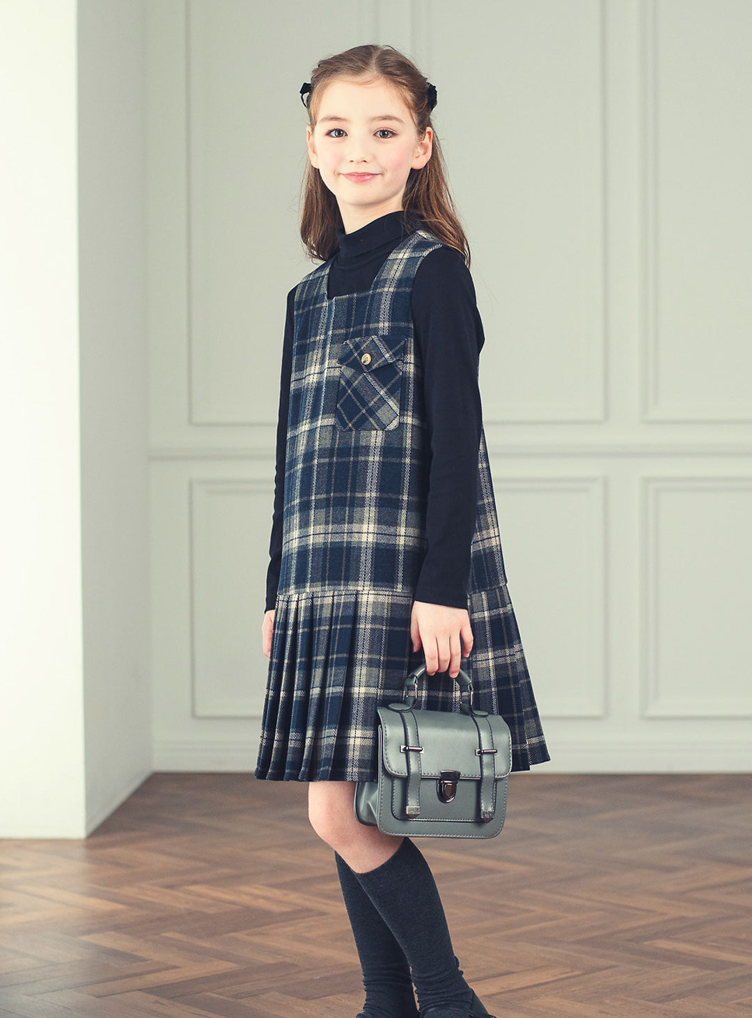 K241005 - チェック柄ローウエストプリーツワンピース