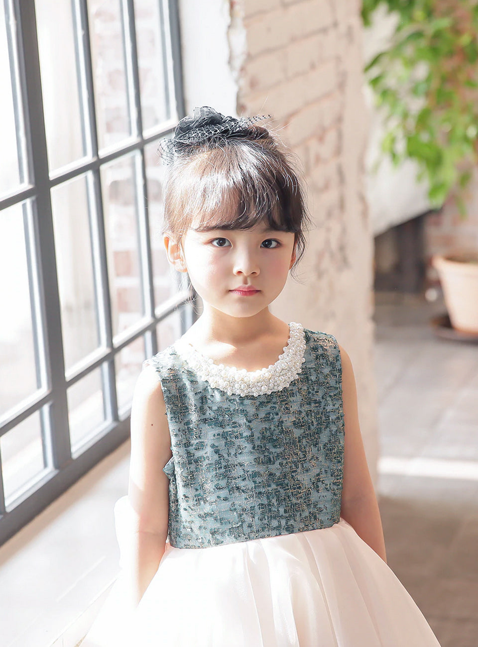 子供ドレス発表会・結婚式・おしゃれなDRESCCOのパールビジューソフトベージュオーガンジードレスグリーンの画像5
