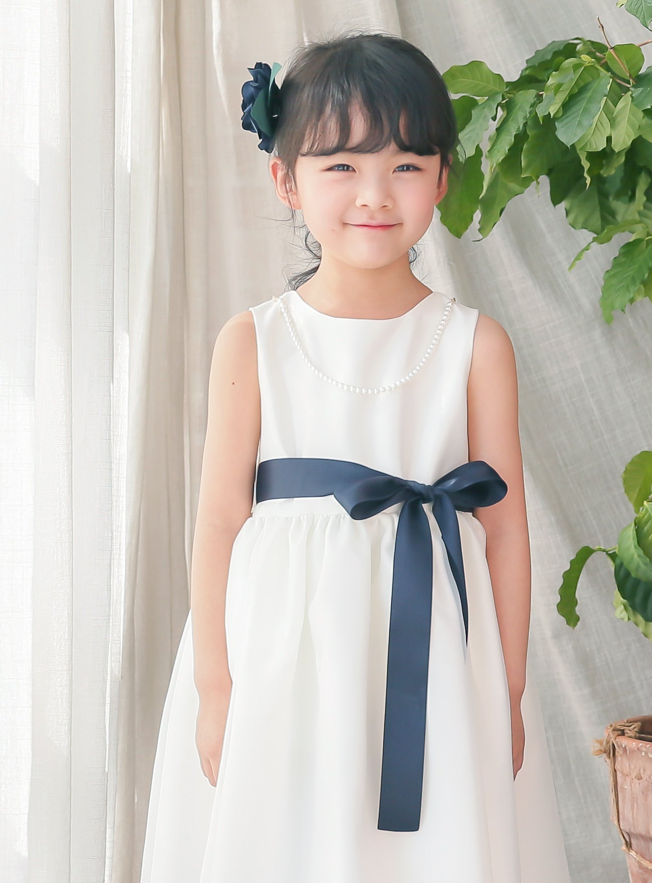 子供ドレス発表会・結婚式・おしゃれなDRESCCOのエレボスホワイトドレス(ネイビー)の画像6
