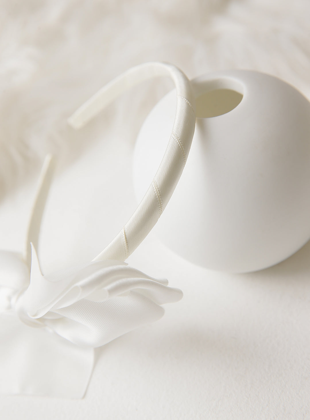 ルナリボンカチューシャ(ホワイト)