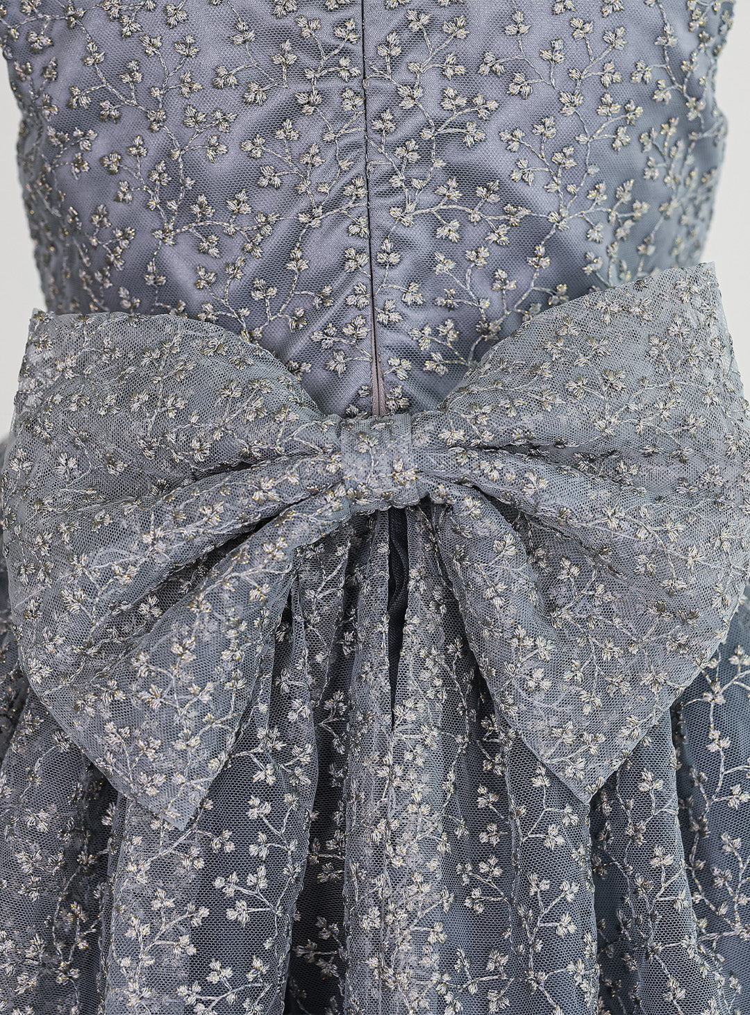 グレー刺繍レースドレス