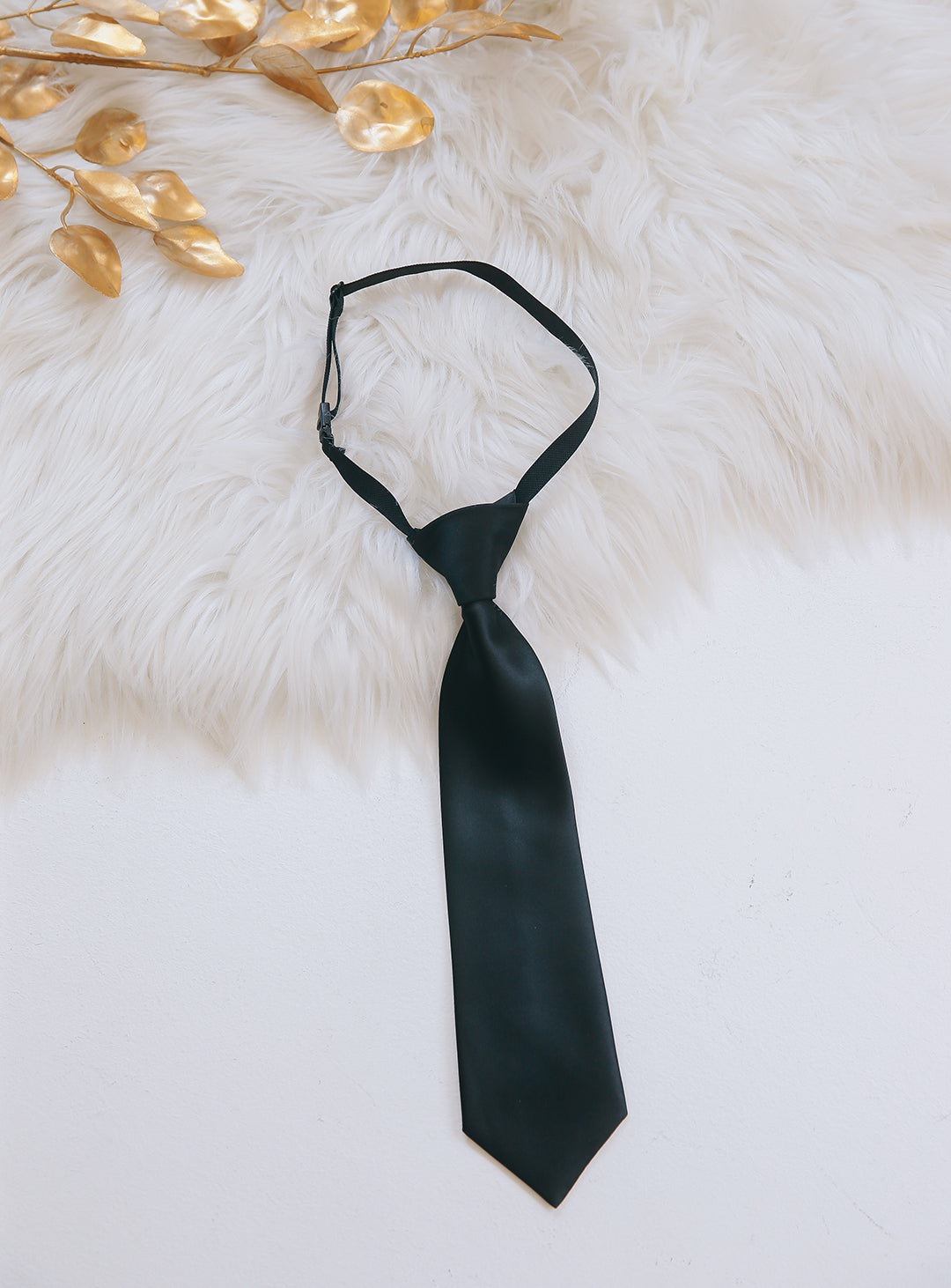 Simple plain black tie with adjustable elastic cord (shiny)