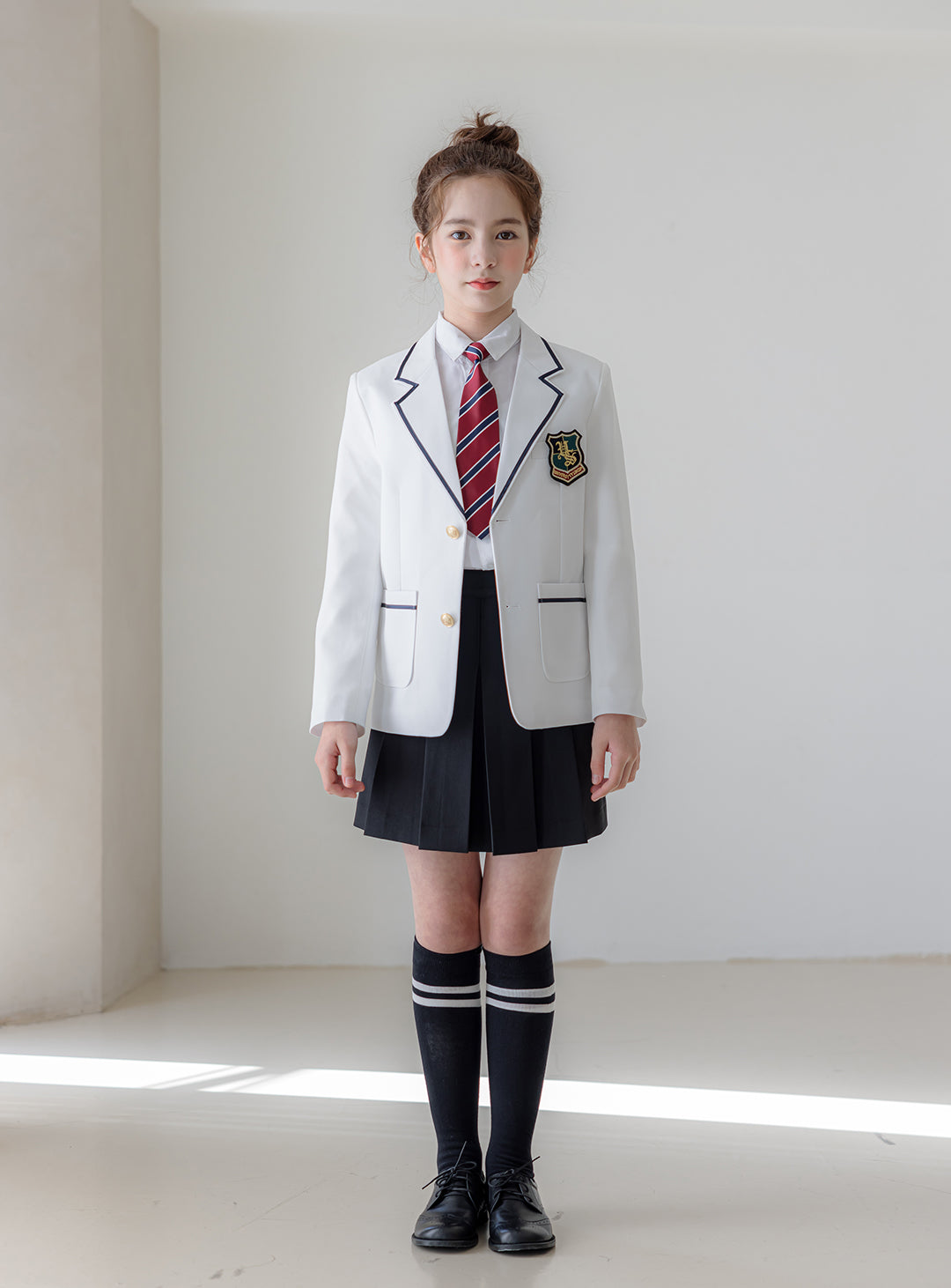 グレースホワイトシングルジャケットブラックスカート2ピースセット(ジャケット、スカート)