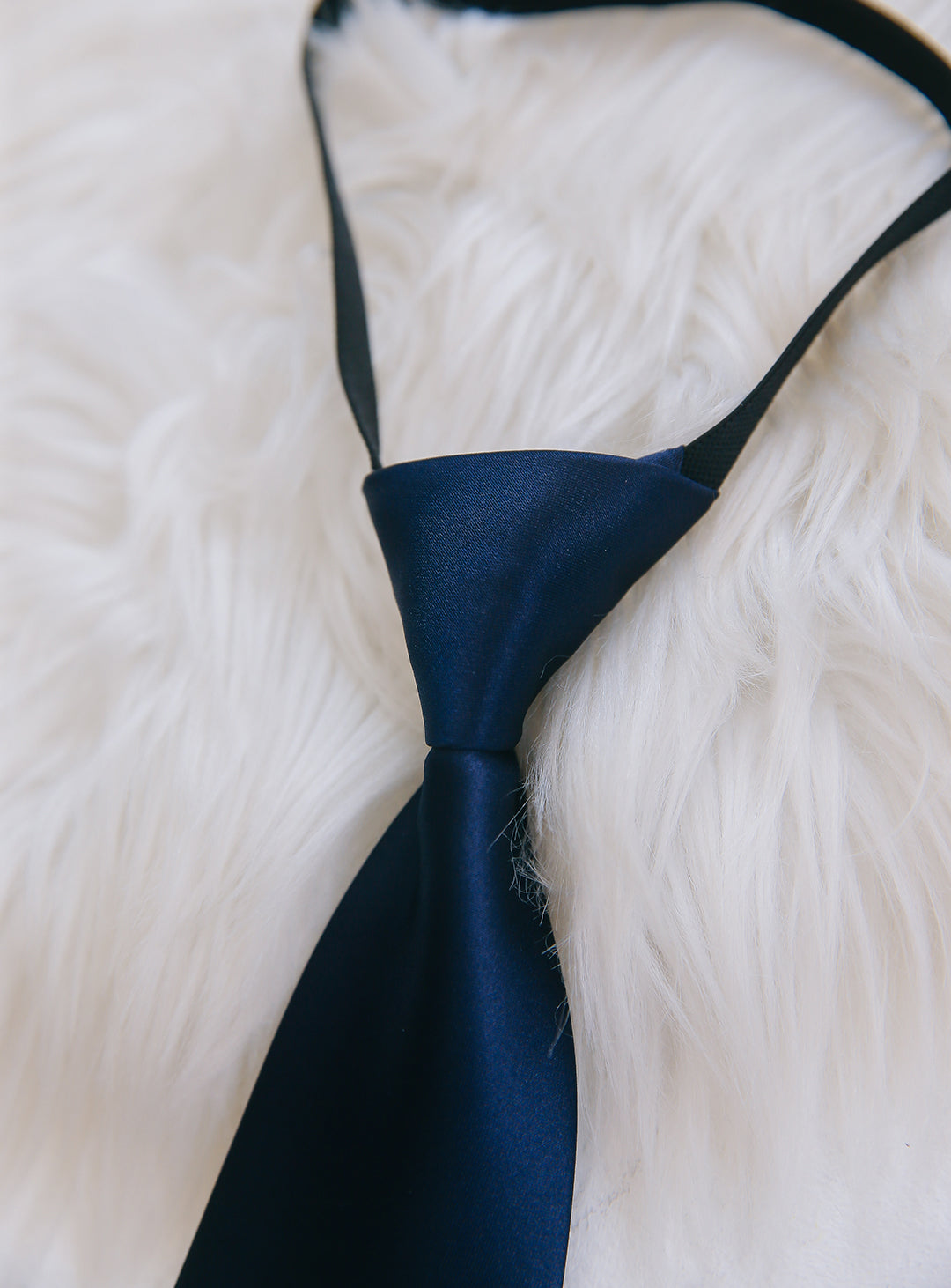 シンプル無地ネイビーアジャスターゴム紐付きネクタイ(光沢あり)