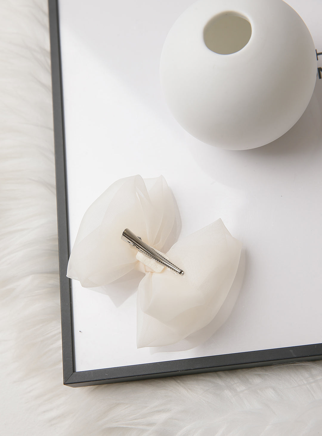 アリアナクリームリボンヘアピン