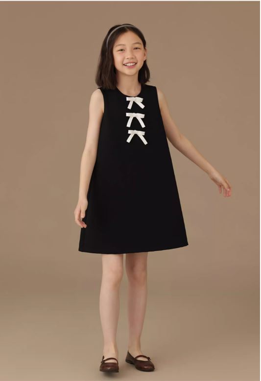 K240531002 - リボン付ブラックAラインワンピース