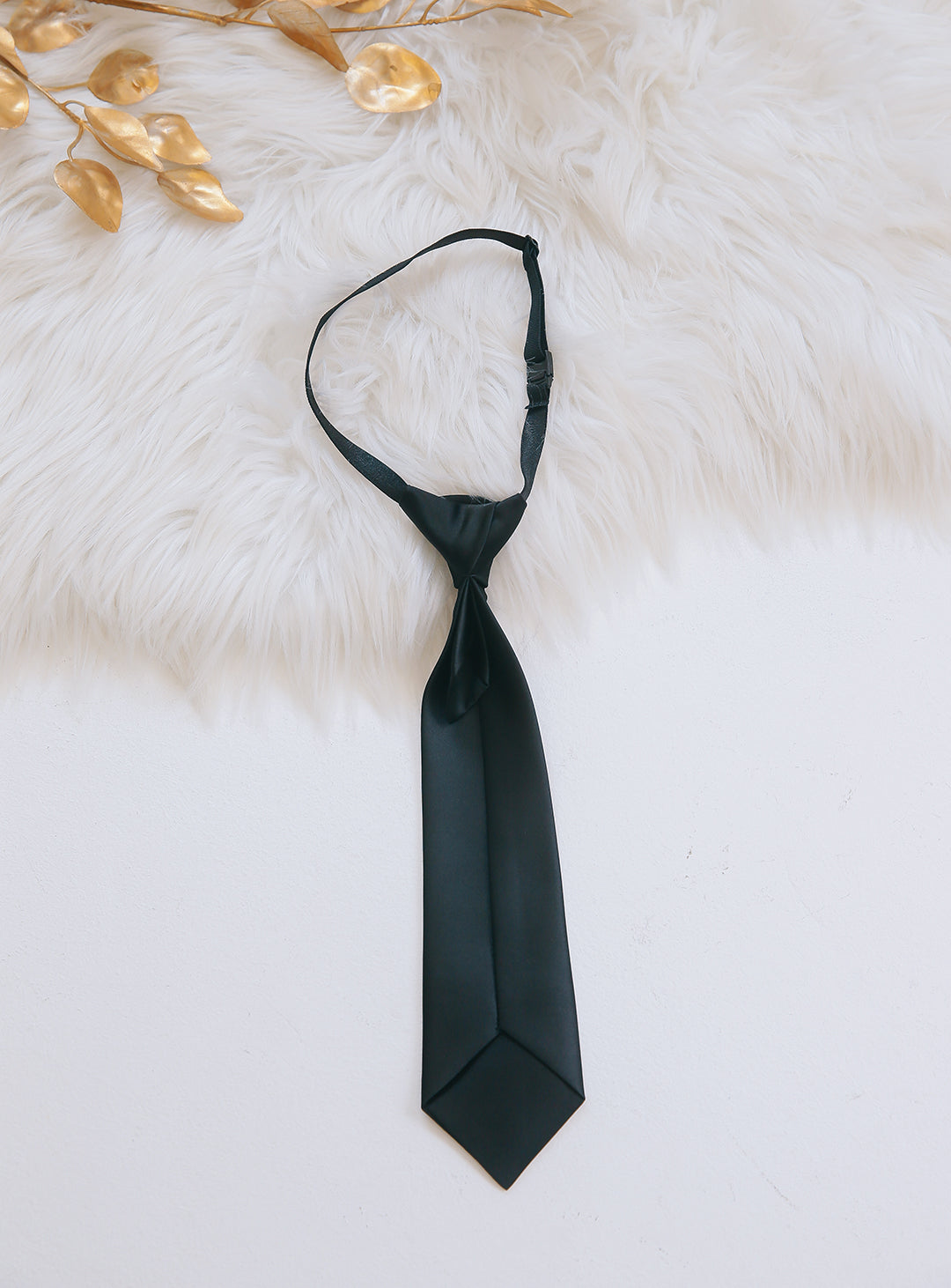 Simple plain black tie with adjustable elastic cord (shiny)