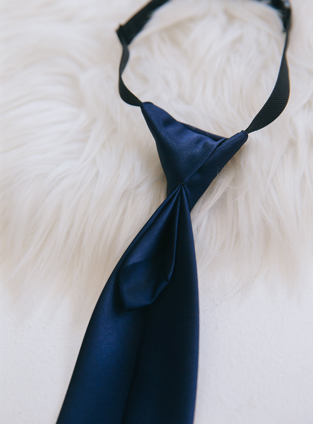 シンプル無地ネイビーアジャスターゴム紐付きネクタイ(光沢あり)