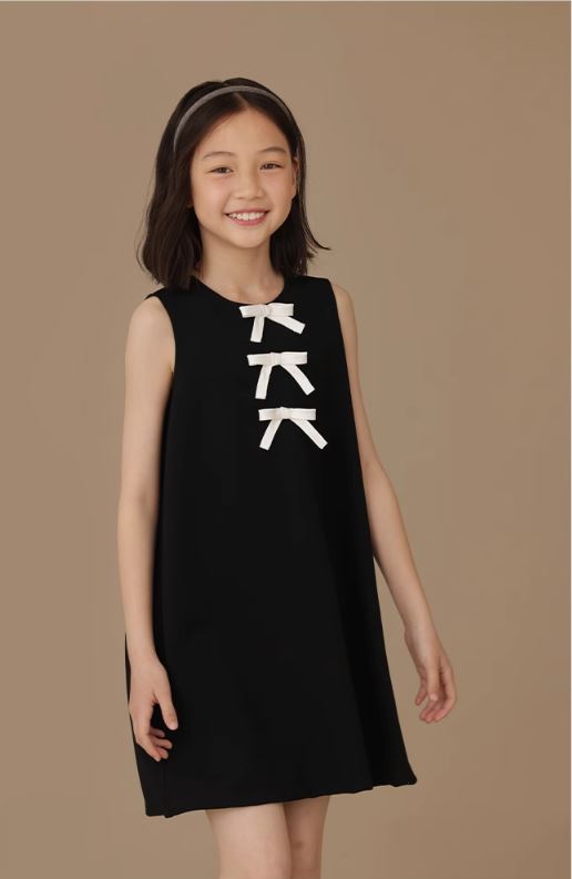 K240531002 - リボン付ブラックAラインワンピース