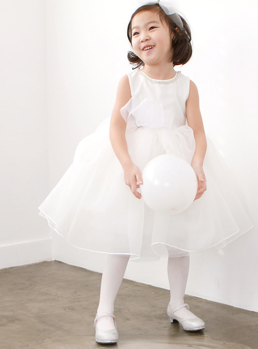 子供ドレス発表会・結婚式・おしゃれなDRESCCOのミダースビジューネックレスホワイトドレスの画像4