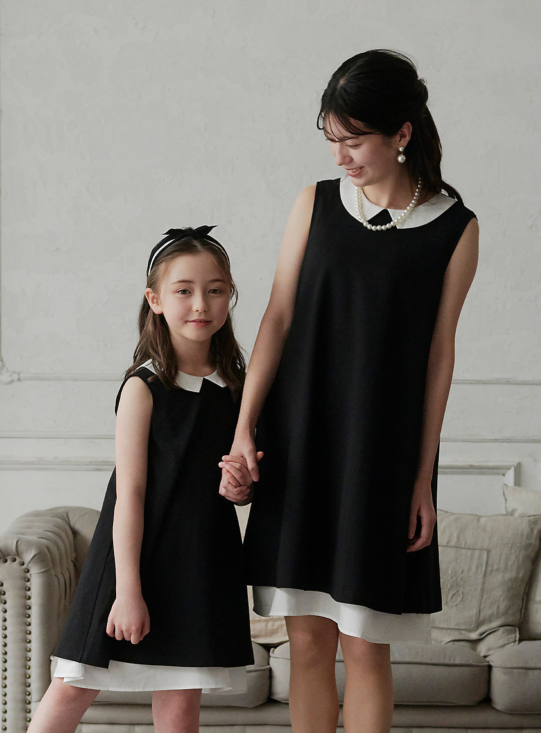 K250606 - バイカラー襟付きブラックワンピース