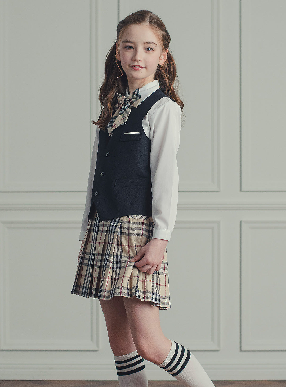 ブラックベストベージュチェックスカート2ピースセット(ベスト、スカート)