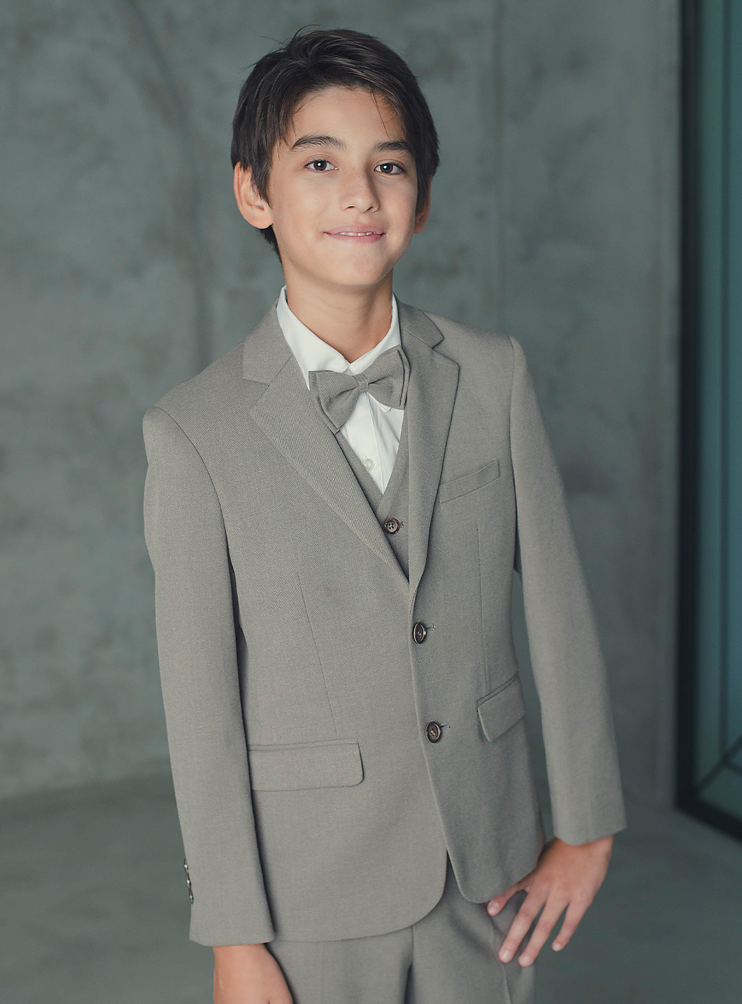 ブラウンベージュシングルブレスト4ピースセット(ジャケット、ベスト、長ズボン、蝶ネクタイ)