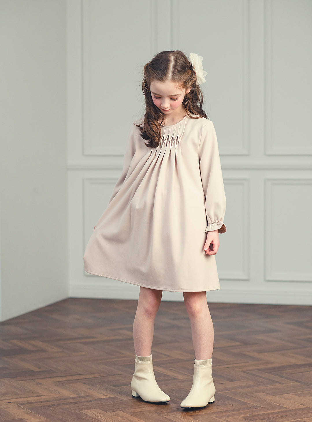 子どもおしゃれ着・スマートカジュアル COCO MODERNのK409 - ハンドメイドシャーリングベビーピンク厚手ワンピースの画像4