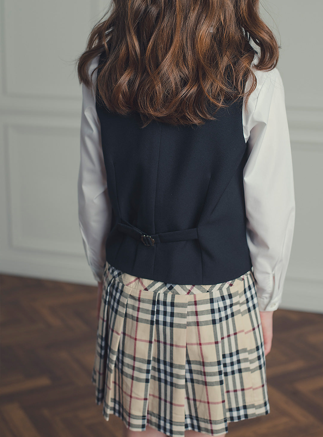 ブラックベストベージュチェックスカート2ピースセット(ベスト、スカート)