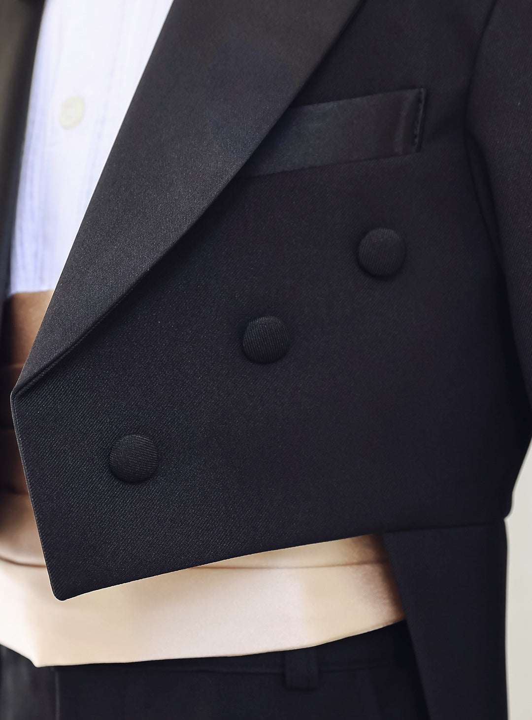 ブラック燕尾服アイボリーベスト4ピースセット(燕尾服上下+ベスト+タイ)