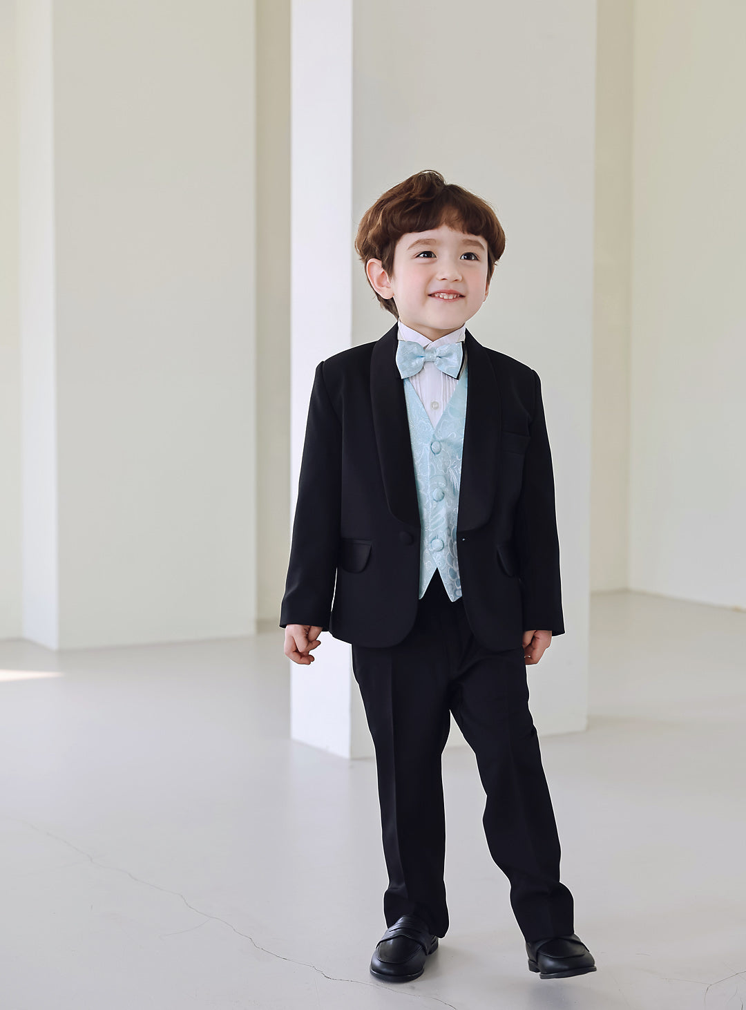 ベーシックブラックタキシードスカイブルーベスト4ピースセット(タキシード上下+ベスト+タイ)