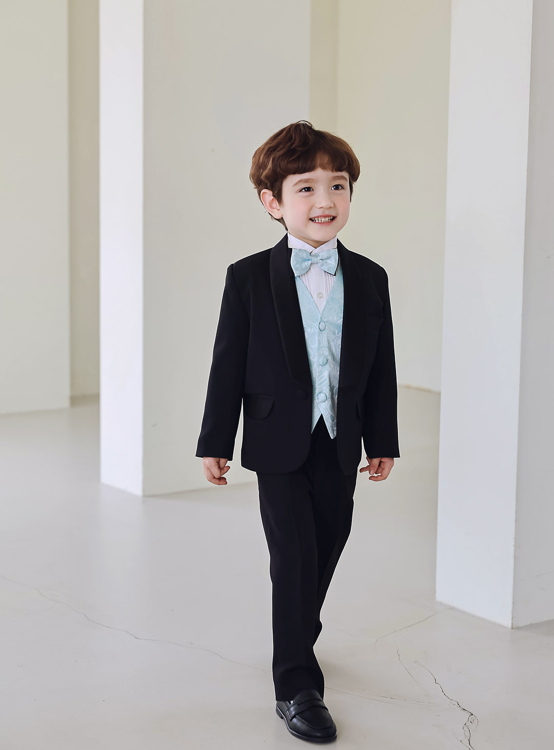 ベーシックブラックタキシードスカイブルーベスト4ピースセット(タキシード上下+ベスト+タイ)