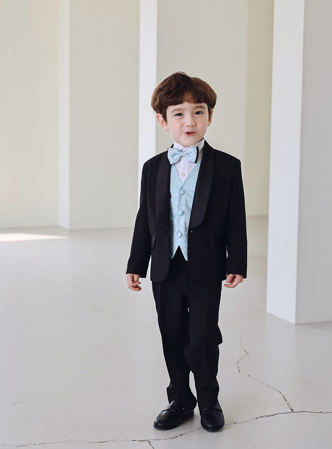 ベーシックブラックタキシードスカイブルーベスト4ピースセット(タキシード上下+ベスト+タイ)