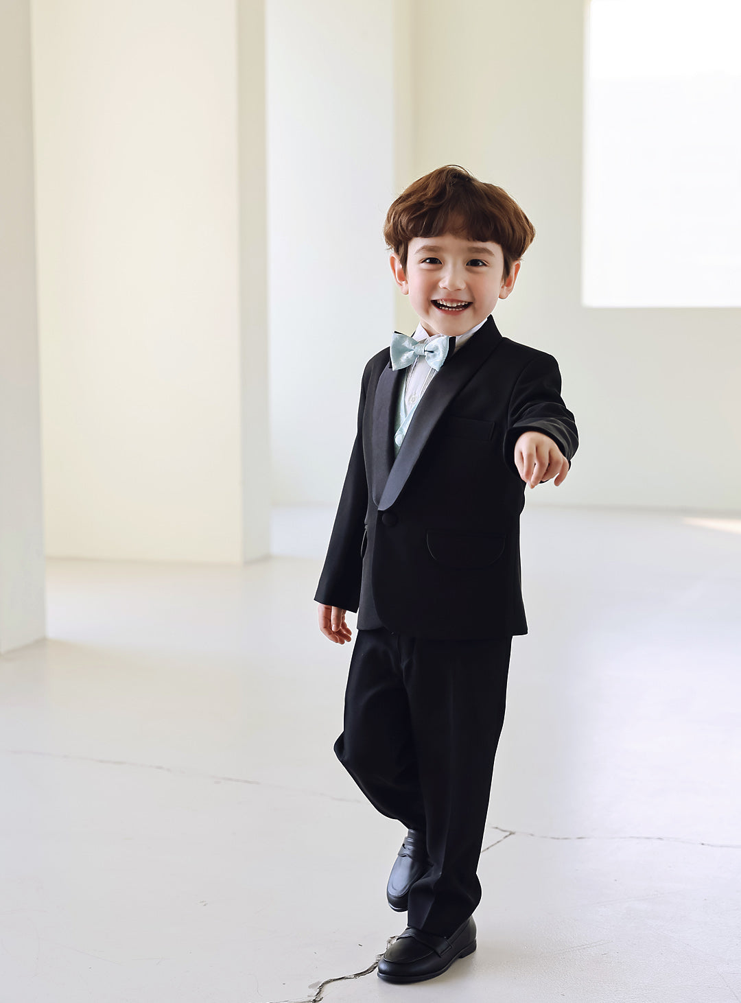 ベーシックブラックタキシードスカイブルーベスト4ピースセット(タキシード上下+ベスト+タイ)