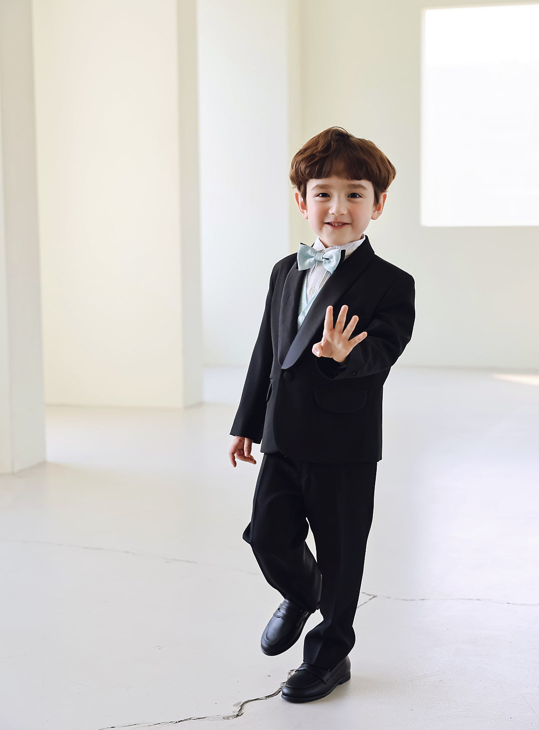 ベーシックブラックタキシードスカイブルーベスト4ピースセット(タキシード上下+ベスト+タイ)