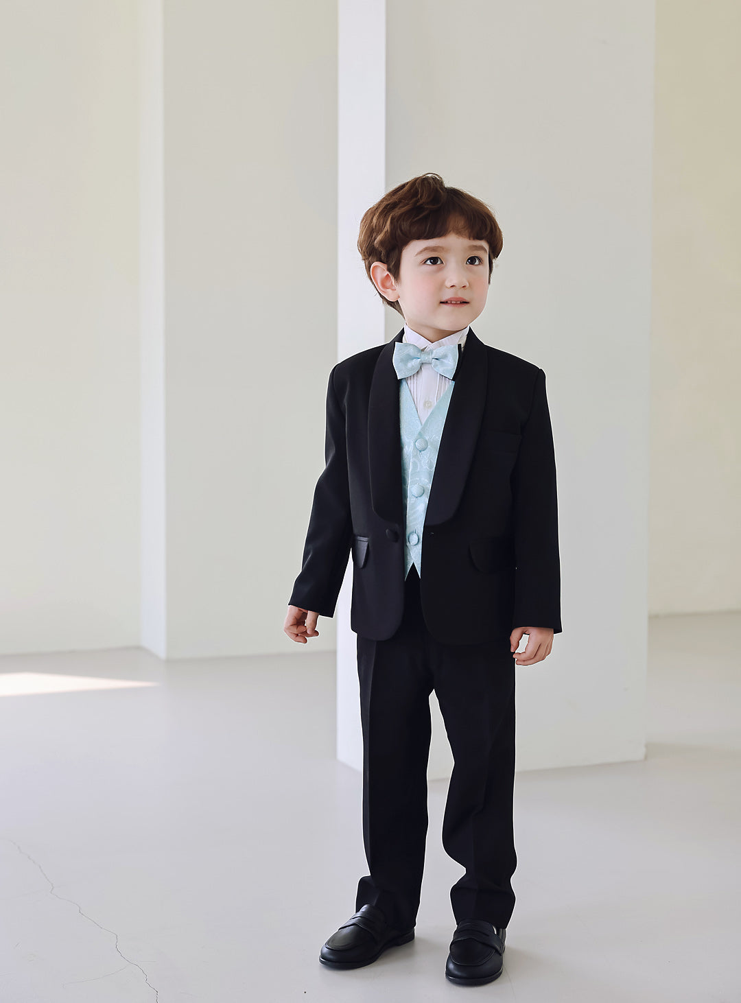 ベーシックブラックタキシードスカイブルーベスト4ピースセット(タキシード上下+ベスト+タイ)