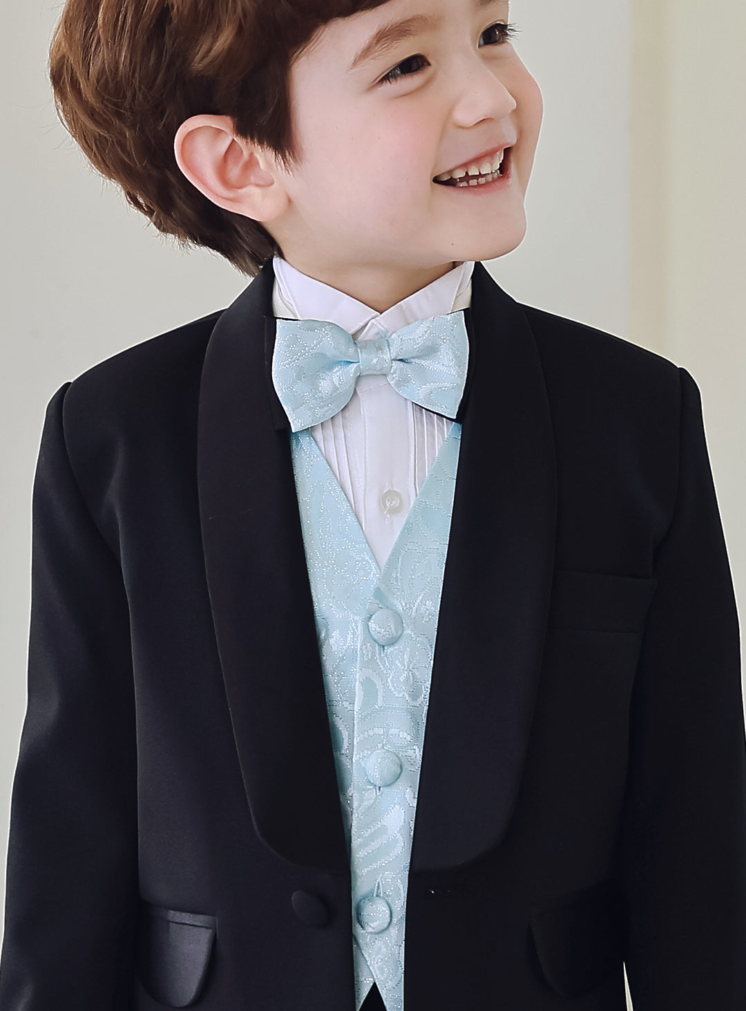 ベーシックブラックタキシードスカイブルーベスト4ピースセット(タキシード上下+ベスト+タイ)