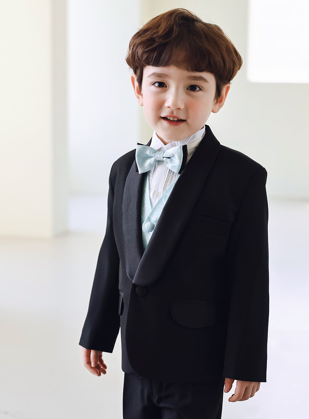 ベーシックブラックタキシードスカイブルーベスト4ピースセット(タキシード上下+ベスト+タイ)