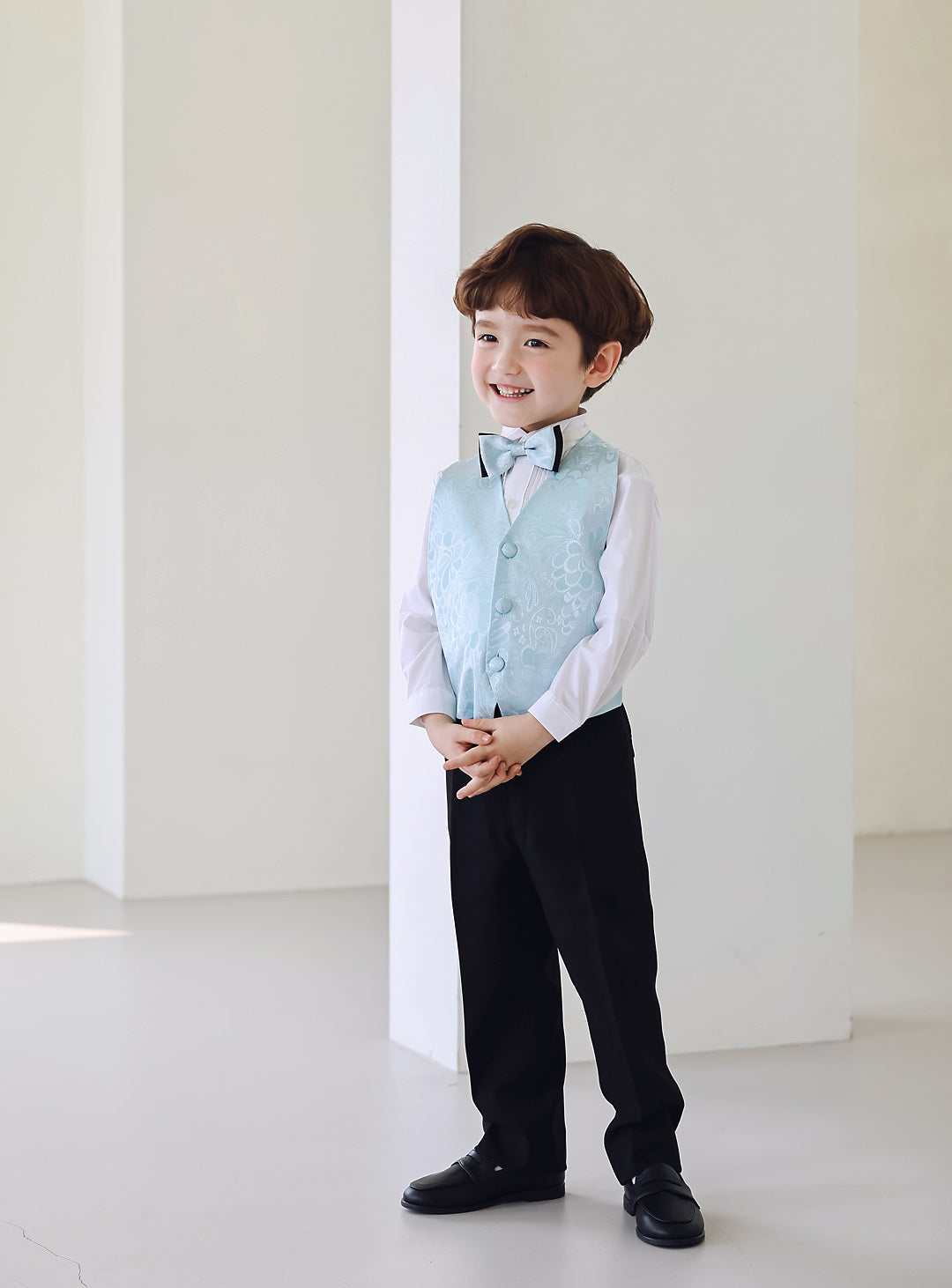 ベーシックブラックタキシードスカイブルーベスト4ピースセット(タキシード上下+ベスト+タイ)