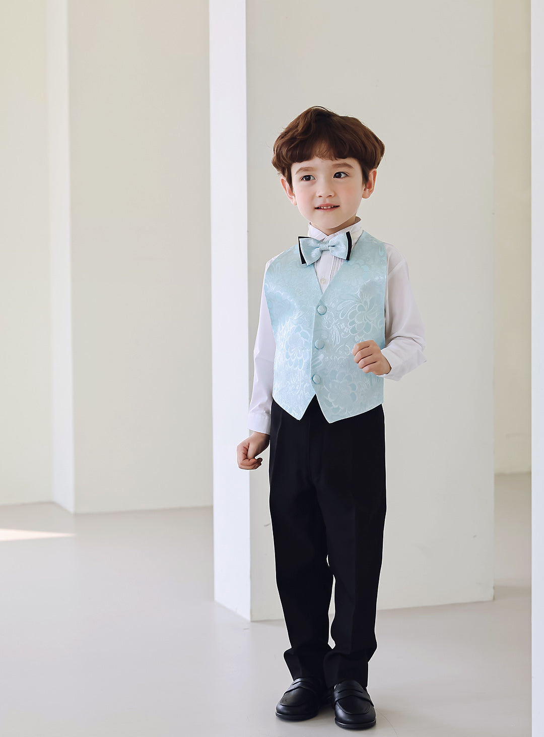 ベーシックブラックタキシードスカイブルーベスト4ピースセット(タキシード上下+ベスト+タイ)