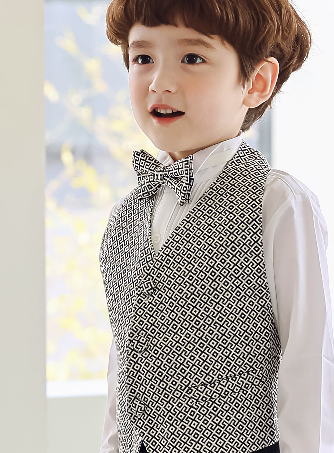 ステッチ入りブラックタキシードブラックベスト4ピースセット(タキシード上下+ベスト+タイ)