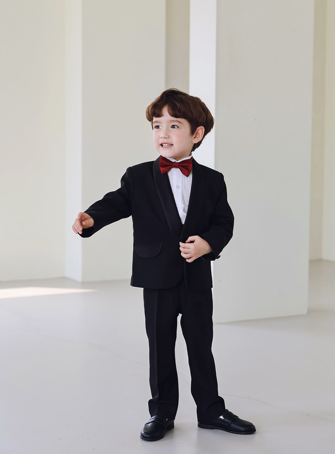 ベーシックブラックタキシードカマーバンド4ピースセット(タキシード上下+カマーバンド+蝶ネクタイ)