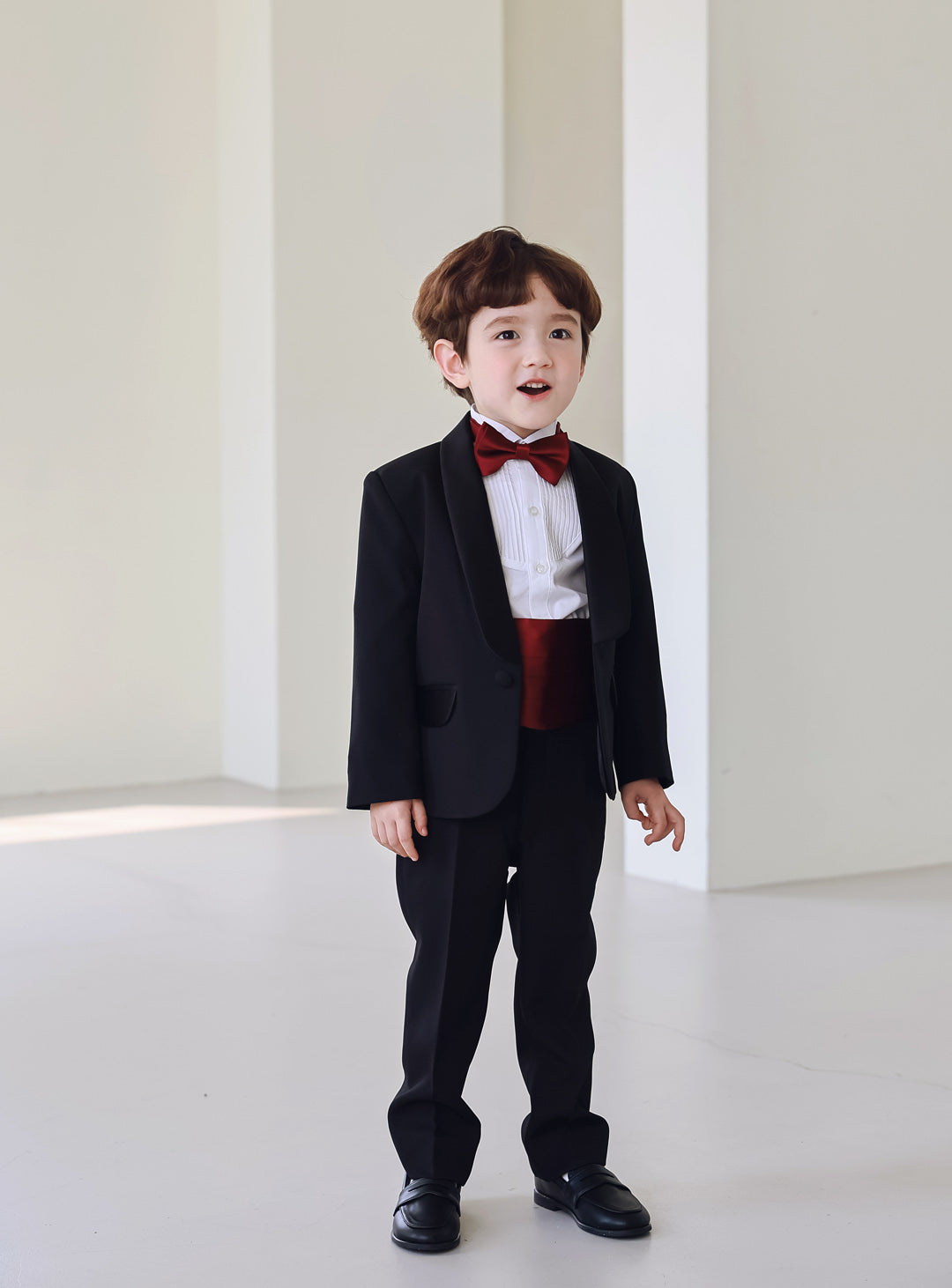 ベーシックブラックタキシードカマーバンド4ピースセット(タキシード上下+カマーバンド+蝶ネクタイ)