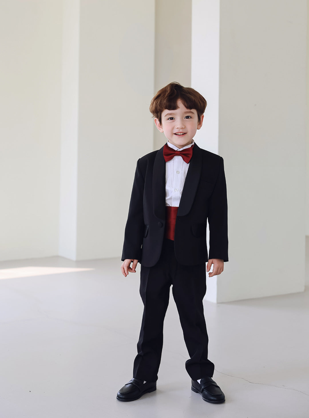 ベーシックブラックタキシードカマーバンド4ピースセット(タキシード上下+カマーバンド+蝶ネクタイ)