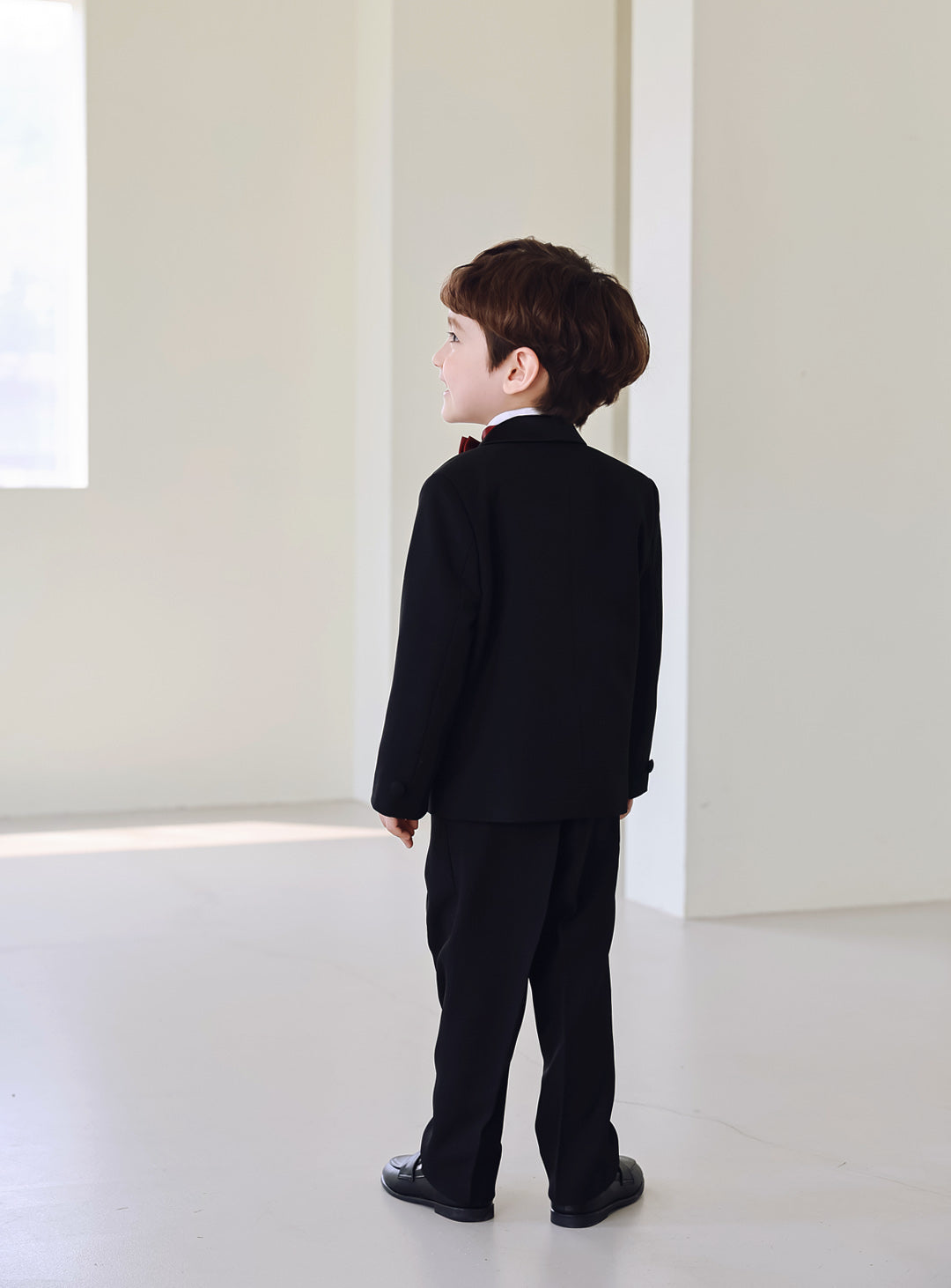 ベーシックブラックタキシードカマーバンド4ピースセット(タキシード上下+カマーバンド+蝶ネクタイ)