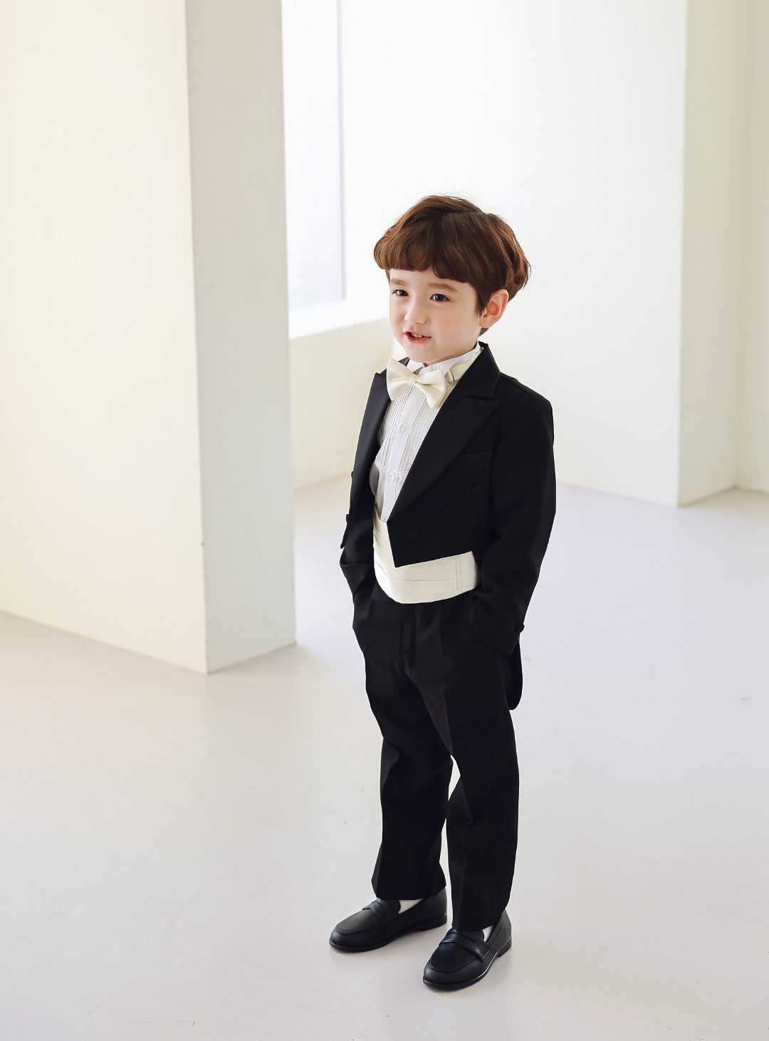 ブラック燕尾服カマーバンド4ピースセット(燕尾服上下+カマーバンド+タイ)