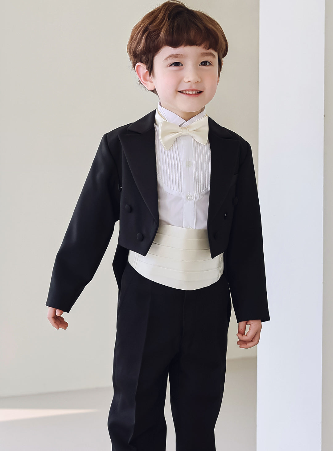 ブラック燕尾服カマーバンド4ピースセット(燕尾服上下+カマーバンド+タイ)