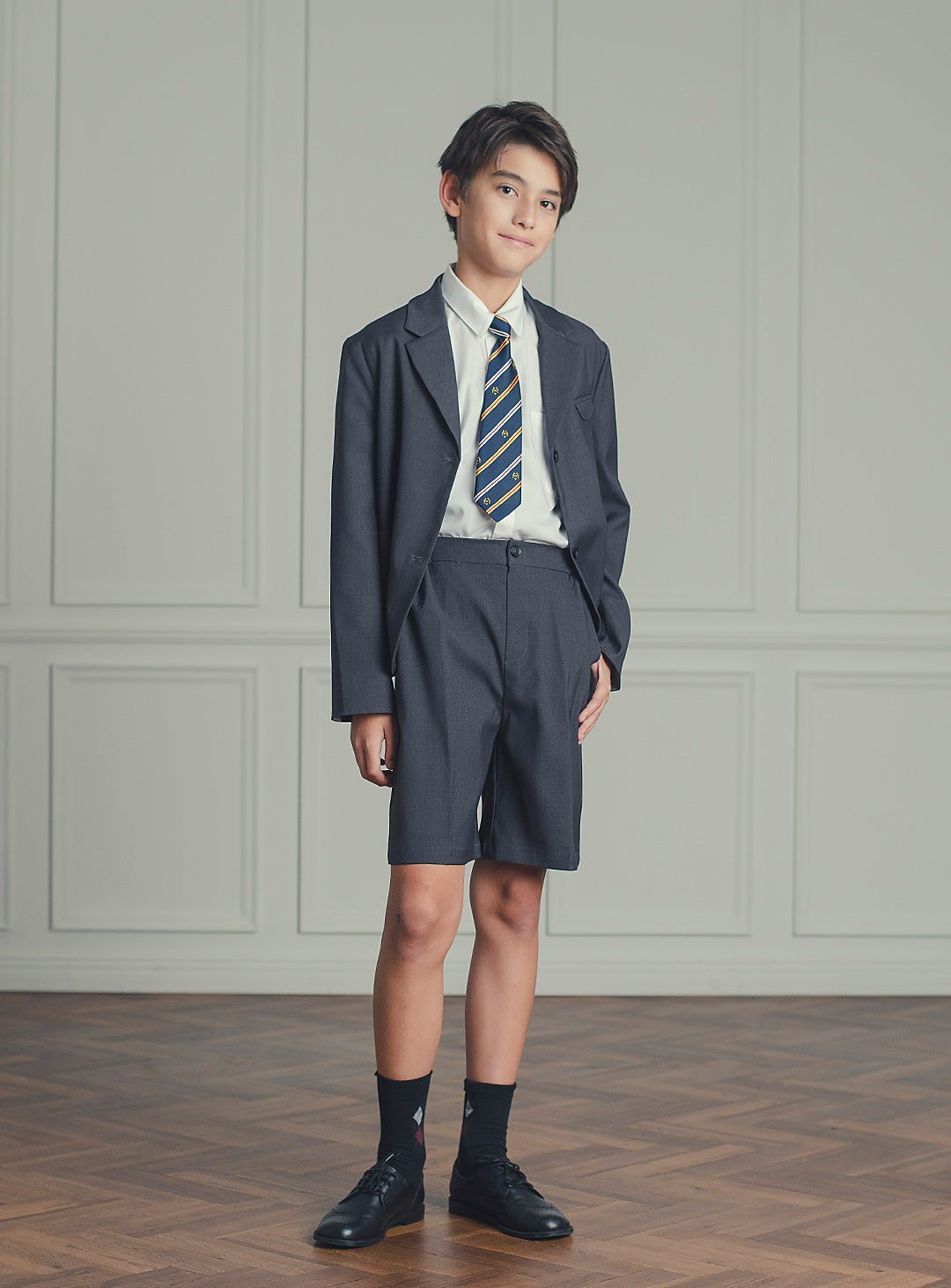 チャコールショートパンツスーツセット(ジャケット、半ズボン)