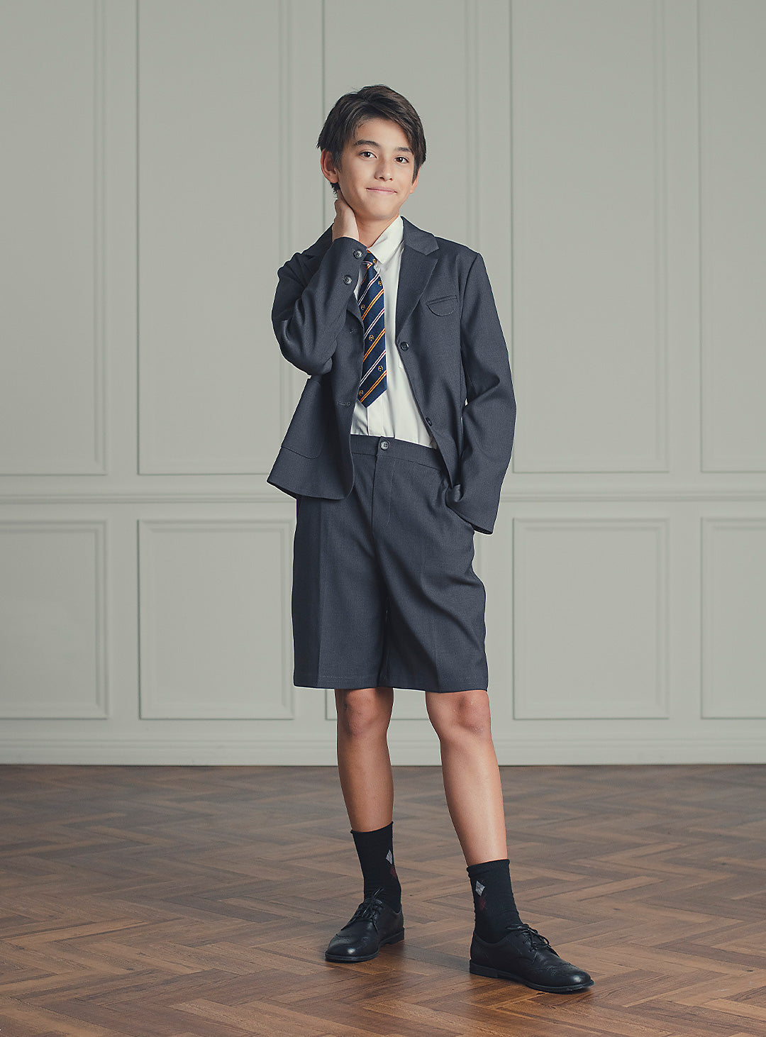 チャコールショートパンツスーツセット(ジャケット、半ズボン)