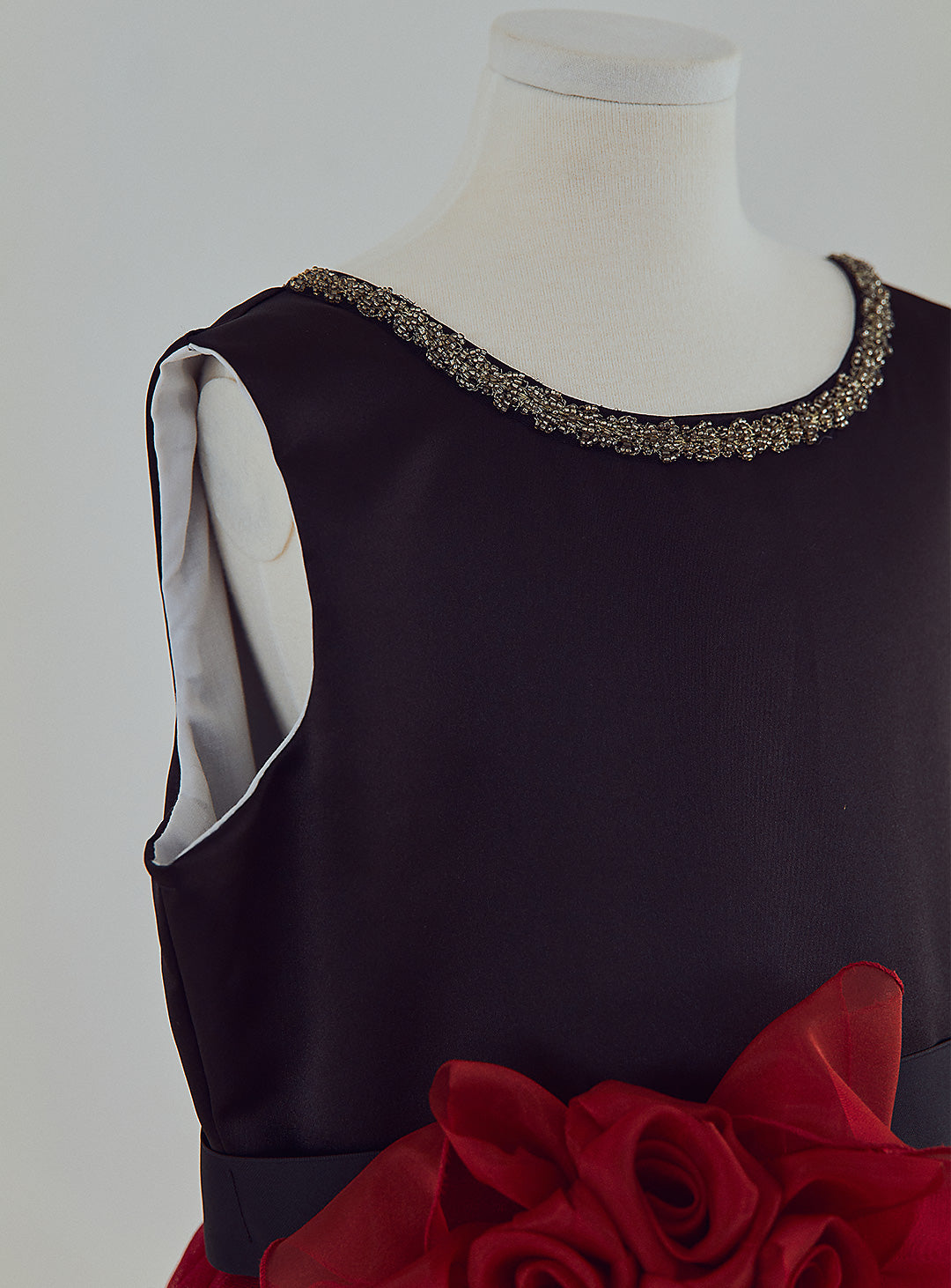 Black and Red Rose Corsage Long Dress