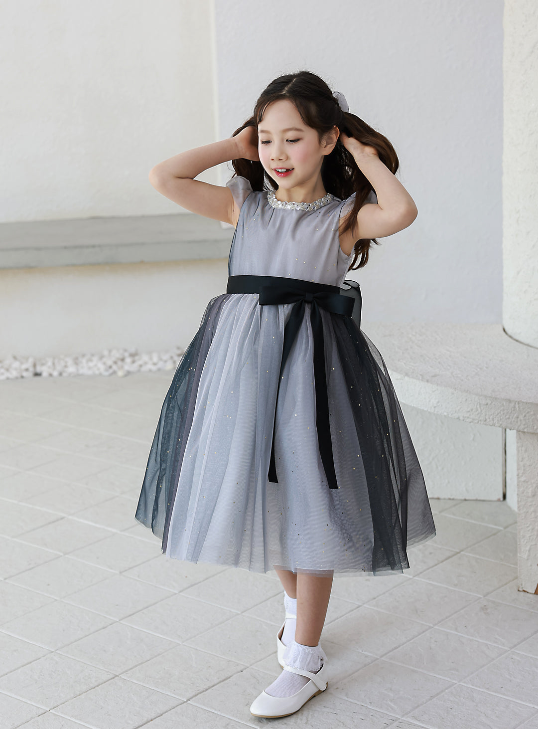 子供ドレス発表会・結婚式・おしゃれなDRESCCOのグラデーショングレービジューストーンドレスの画像1の画像2